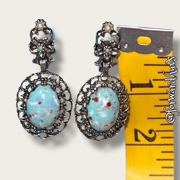Silver-Tone Screw Back Earrings with Faux Turquoise – Vintage-Inspired Elegance - Picture 7 of 9